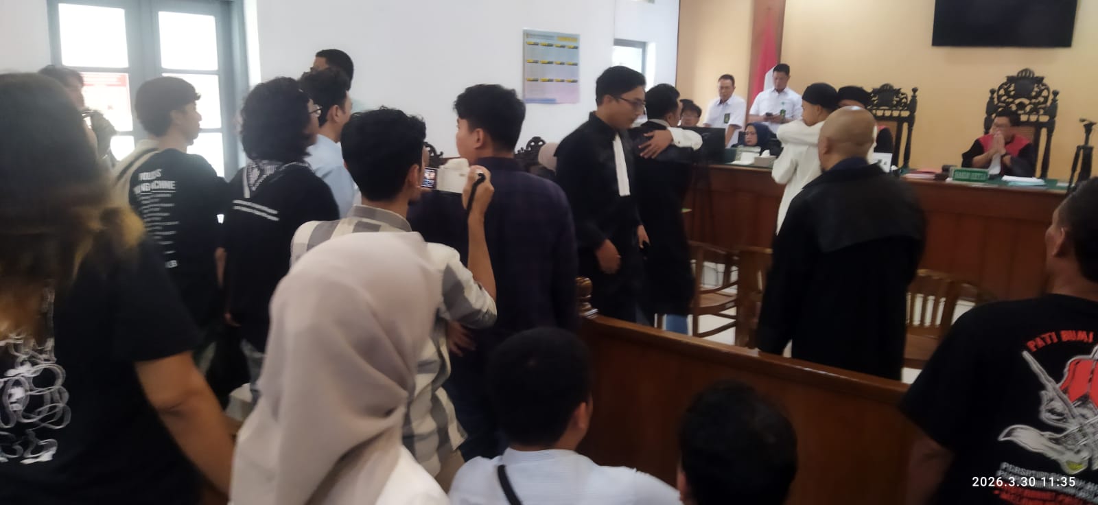 Tidak Terbukti Bersalah, Tiga Tahanan Politik Solo, Hanif, Bogi dan Daffa  Divonis Bebas  